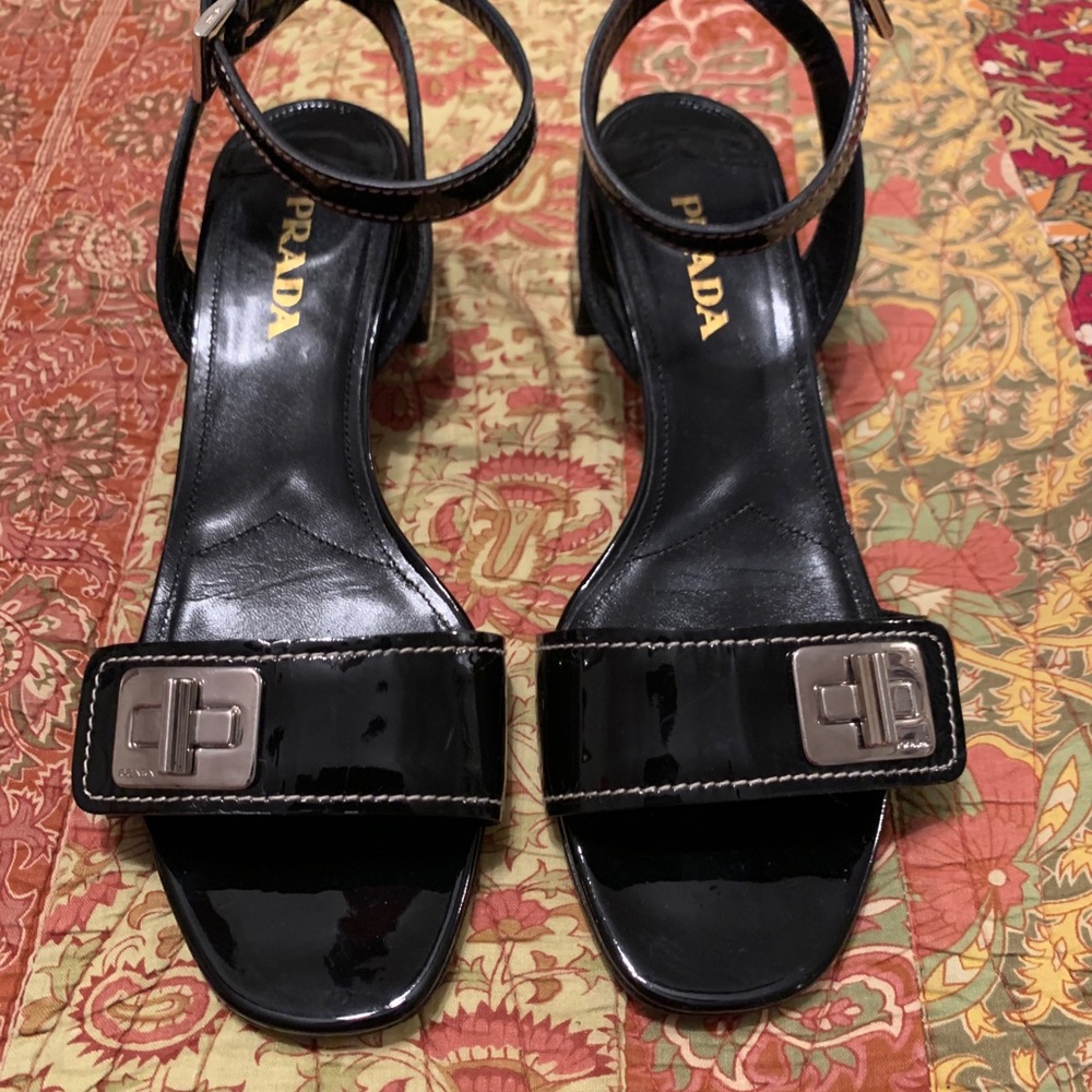 Prada Sandals!! Beautiful , very good conditions. Come with the original bag. - Picture 2 of 6
